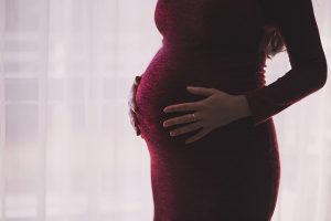 Gravid och svullna fötter – prova stödstrumpor